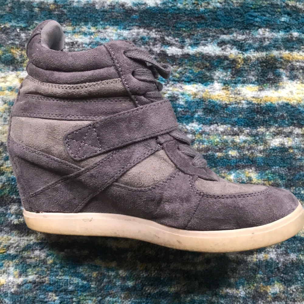 Sneakers - Picture 2 of 2